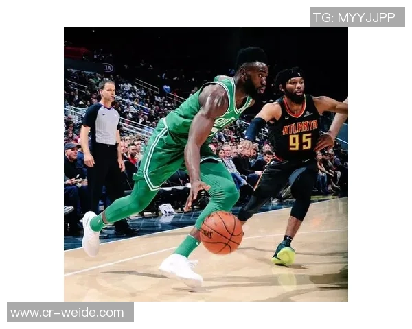 杰伦布朗表现平平18投9中贡献26分8篮板4助攻2抢断罚球命中率尚可